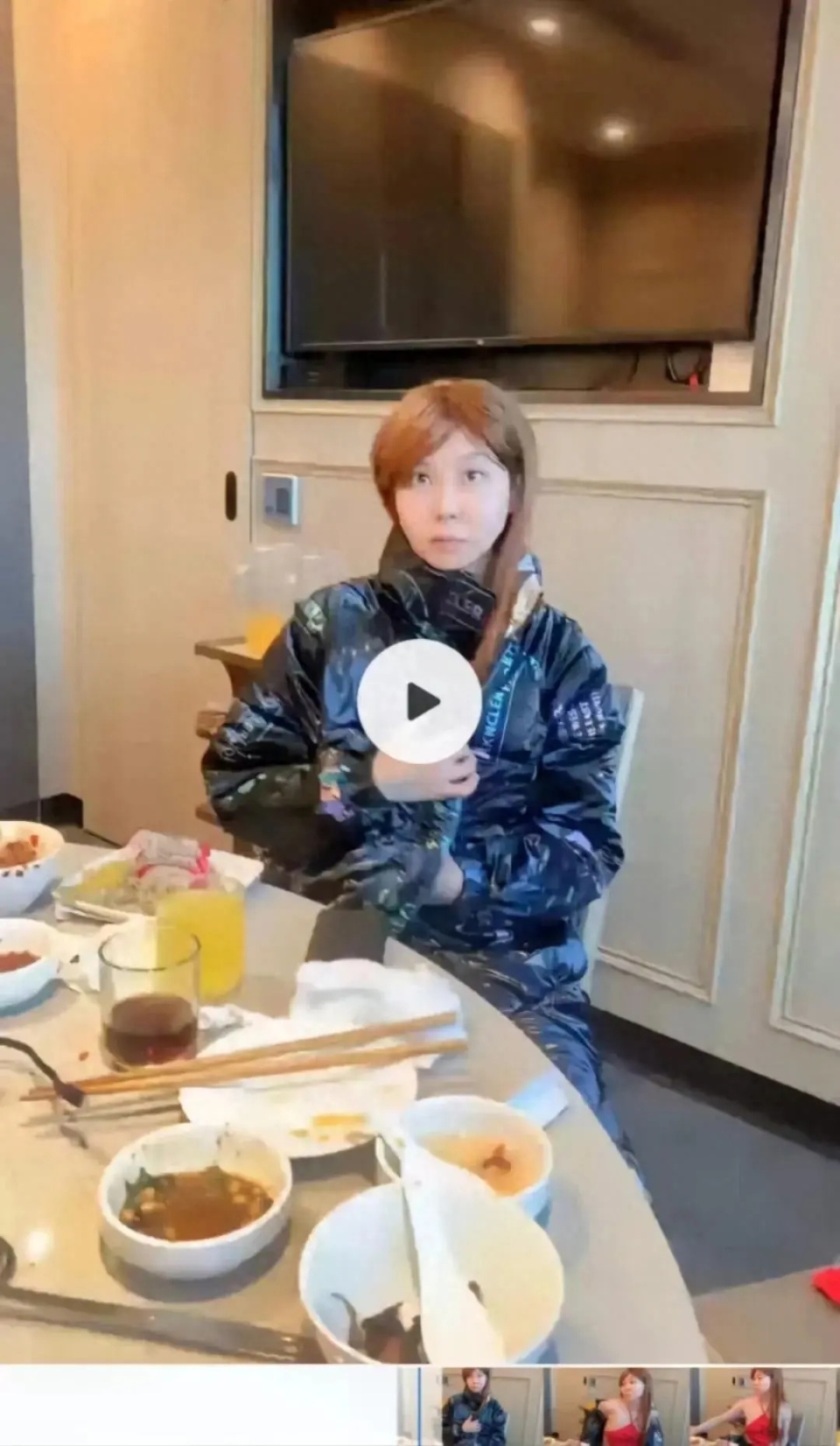 女主播安琪儿海底捞不雅行为,网友纷纷谴责!海底捞回应:已报警