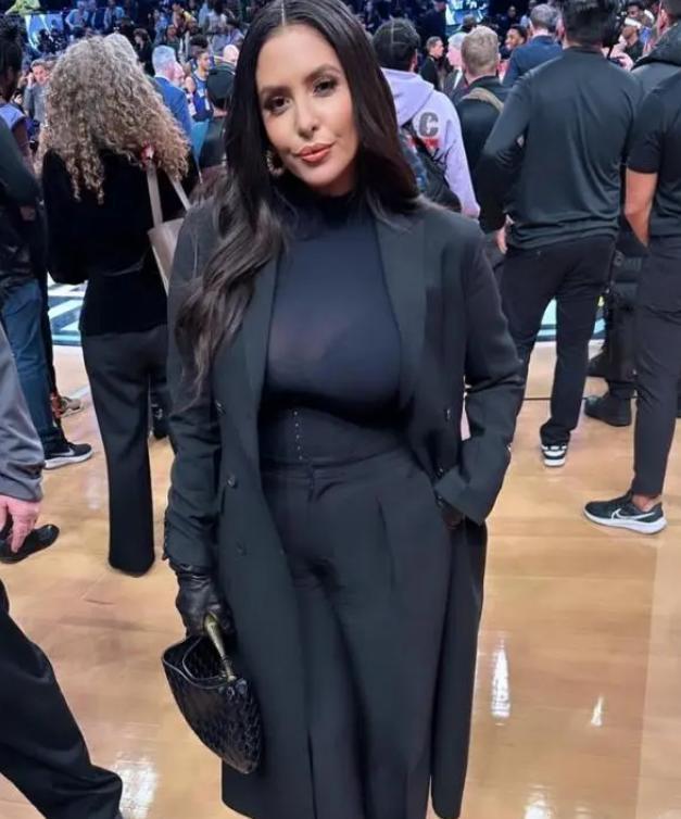 20岁成超模身价过亿,瓦妮莎担心她被骗