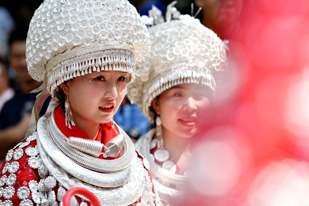 贵州黄平欢歌载舞共度苗疆"四月八",芦笙民歌让人流连忘返_腾讯新闻