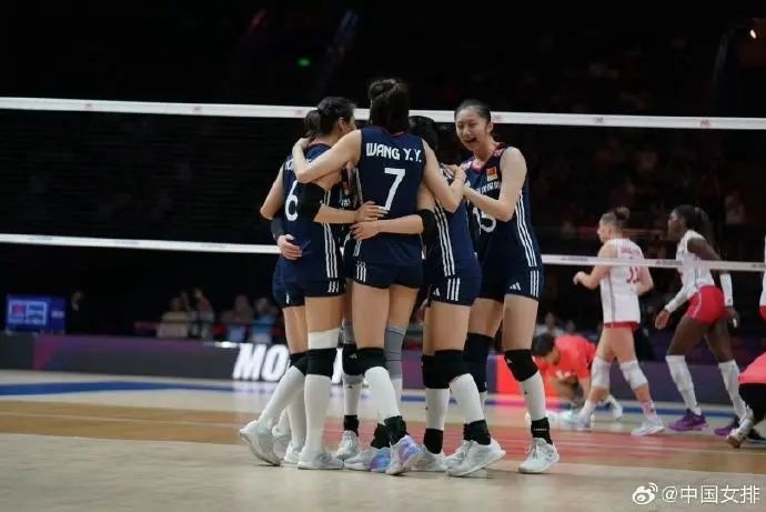 中国女排战胜加拿大队，提前晋级世界联赛总决赛