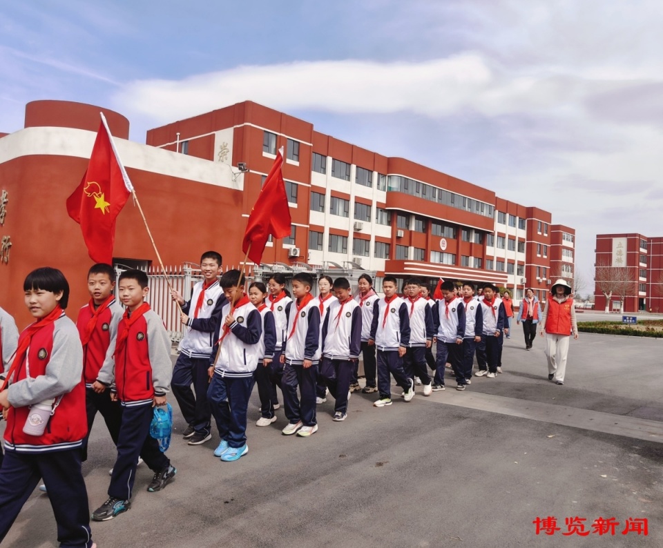 桓台县新城中学学子徒步远行感受渔洋文化