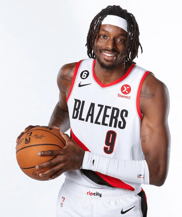 29岁生日快乐nba官推晒图为开拓者球员格兰特庆生