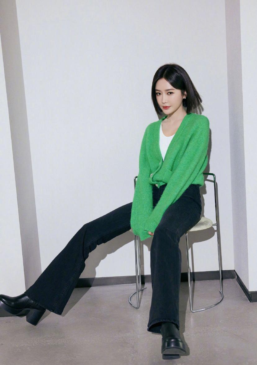 秦岚春晚上的高光时刻经历了什么她逆袭成不老女神