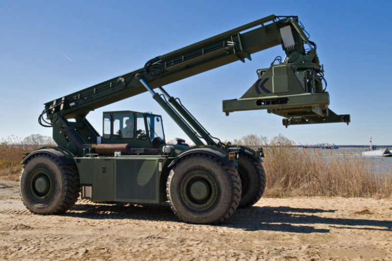 卡尔玛rt240集装箱处理机,美军重要的后勤保障车辆