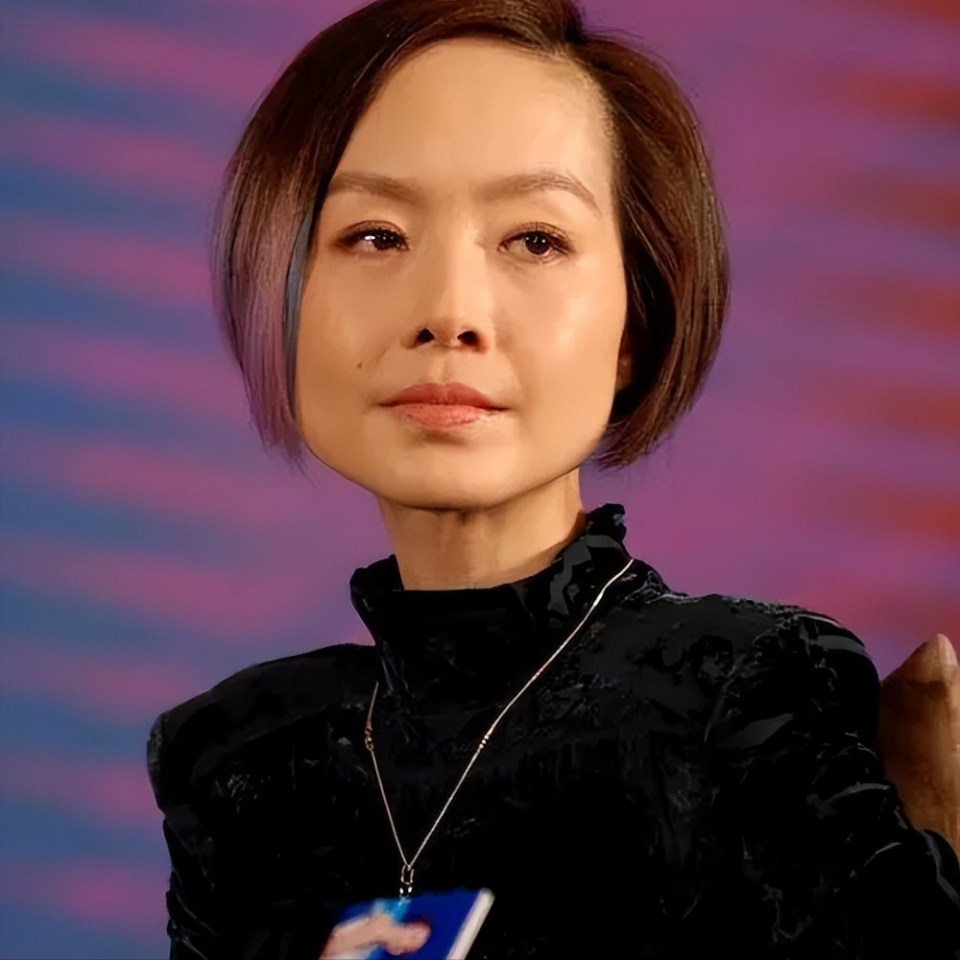 "央视一姐"到"查无此人",53岁的鲁豫,终于落得今天这一下场_腾讯新闻