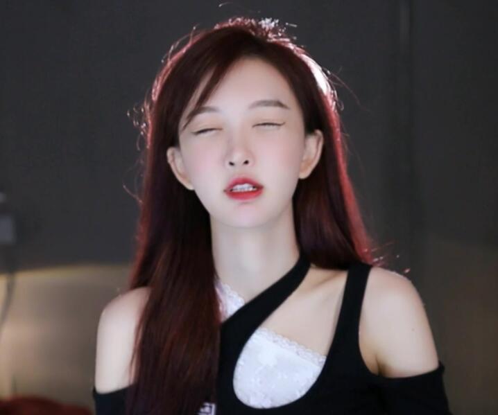 南波儿直播时透露,自己交了几十个男朋友,说完还觉得很自豪