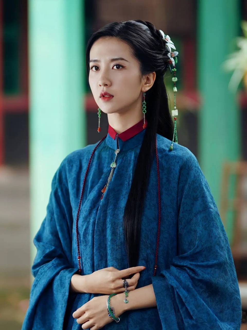 再往前追溯,许龄月还曾演过古装剧《择天记》,这部剧中,男主角鹿晗是