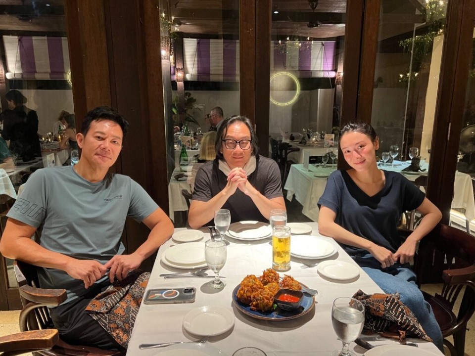 张兆辉感叹,香港电影不景气,电影人收入减少,遇到家人患病等困难,日子