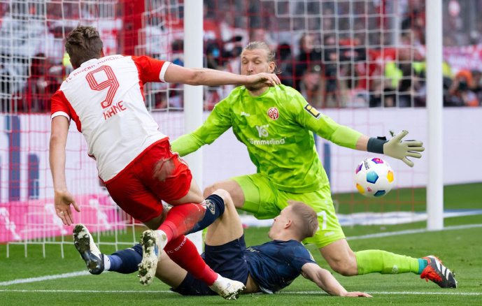 30岁凯恩封神1战戴帽绝妙助攻再创5大纪录9球领跑锁定金靴