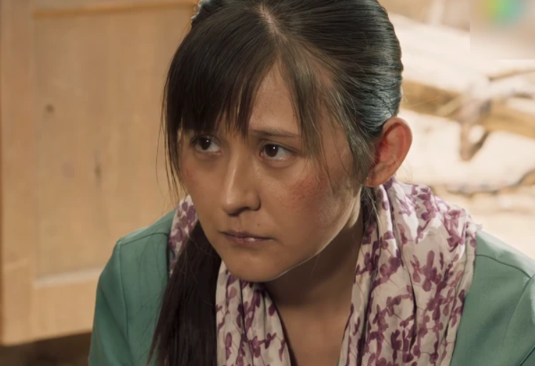 演农村妇女的女演员别乱找黑瘦干瘪夜光大白牙糊弄谁呢