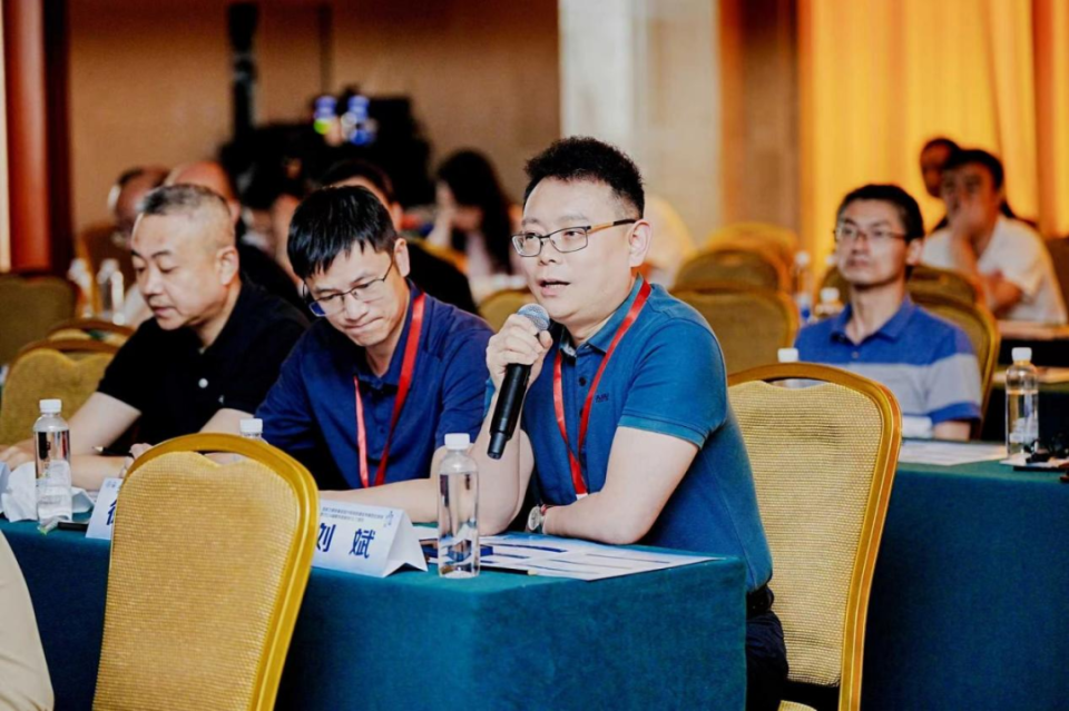 演示(二)由四川省人民医院郭志义教授,西昌市人民医院王晓松教授主持