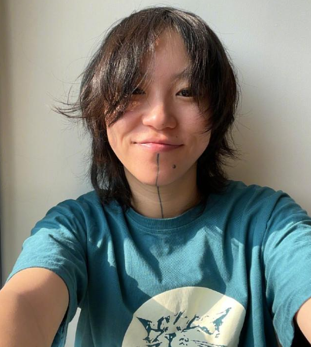 27岁窦靖童近照曝光,性感穿搭超养眼,和妹妹李嫣都是个性美