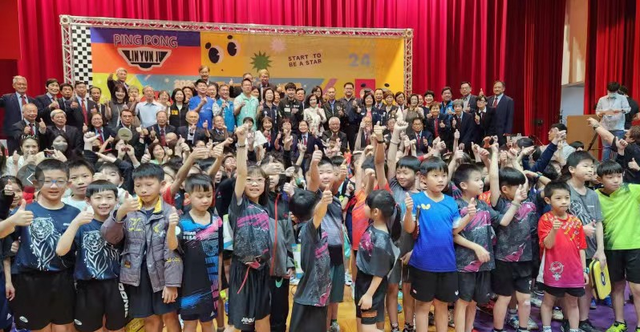 第2届昀儒明日之星蝴蝶杯乒乓球锦标赛开拍林昀儒引小选手追粉