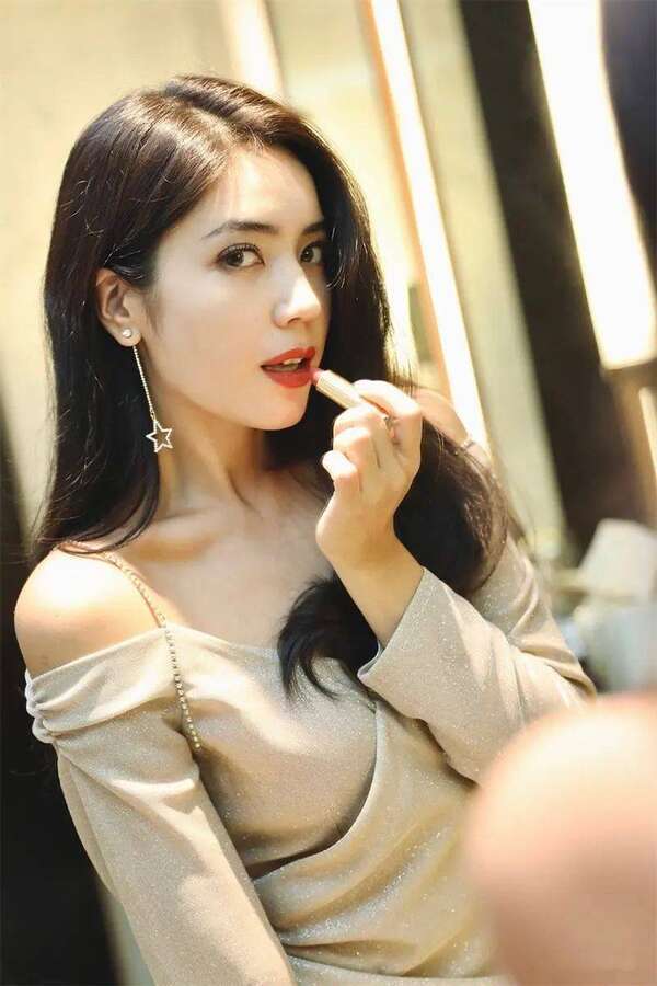 周星驰短剧力捧"新星女郎",继张柏芝,莫文蔚之后又一位混血女神