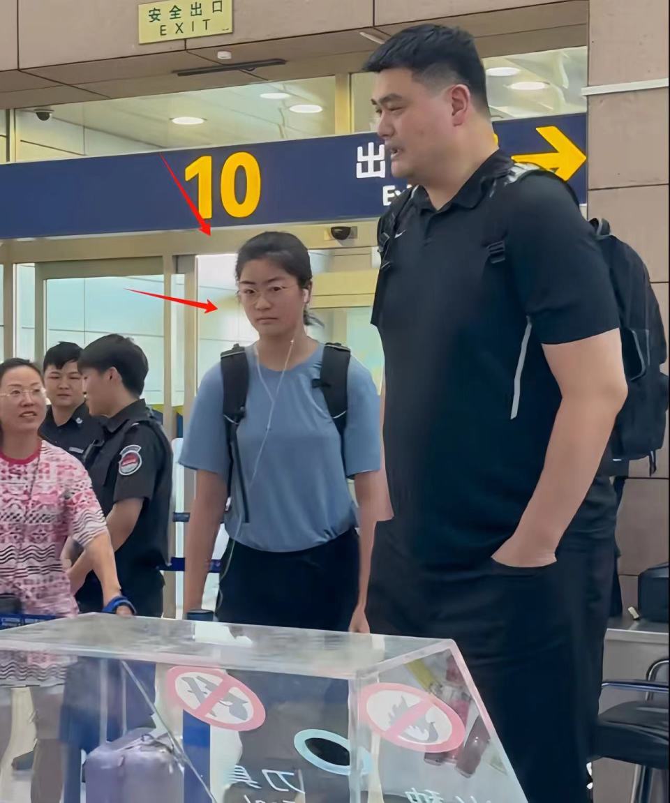 姚沁蕾身高近2米吓懵众人