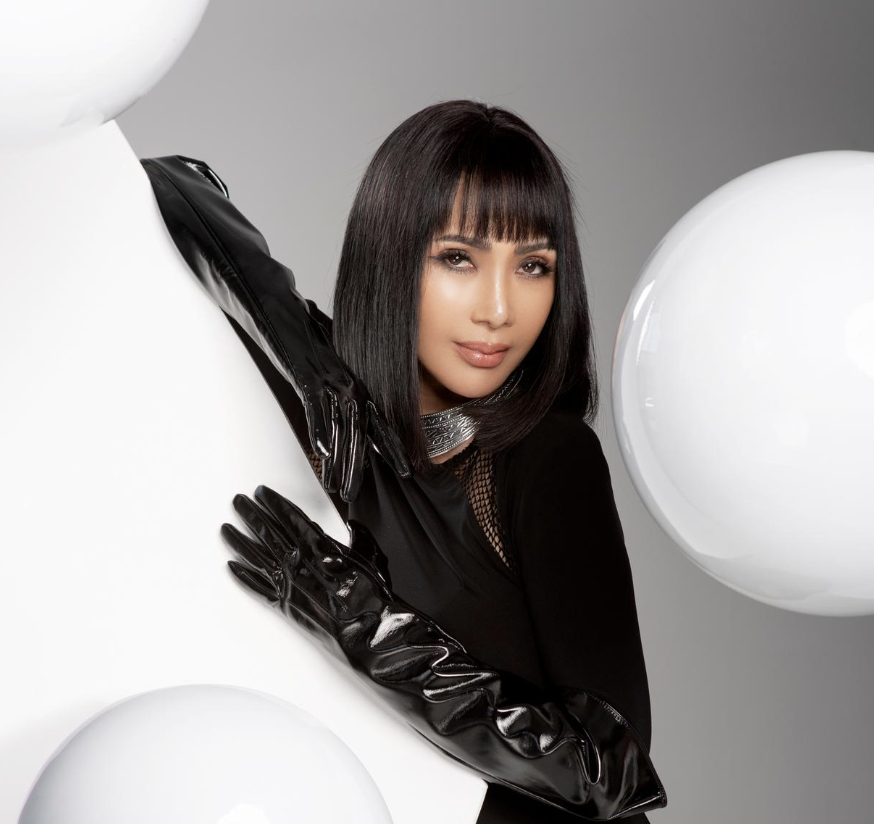 抗癌成功3年后,歌手张咪输着液走秀,独生女刚结束10年婚姻_腾讯新闻