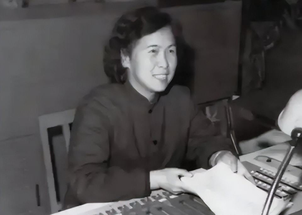 带三个娃下嫁小14岁丈夫，她因病逝8年后，丈夫的做法让人泪目-腾讯新闻