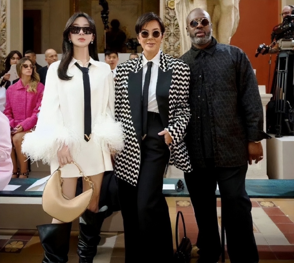 有一种对比是女明星同框,高圆圆从不费力,林心如变化好大_腾讯新闻