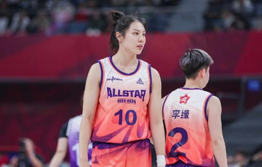 女篮又一24岁王牌崛起,李梦替身挑战五巨头