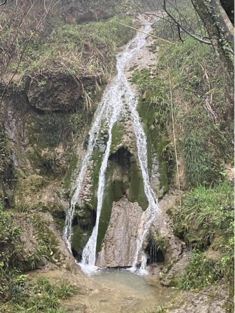 位于"山川青淑,秀甲江南"的泾县(桃花潭镇宝峰村,地处4a级景区桃花潭