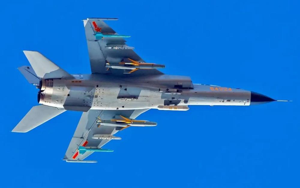 鹰击83我军的长直拳!制导方式最全,通用战机型号最多的导弹_腾讯新闻