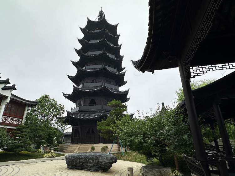 晨游安方塔园