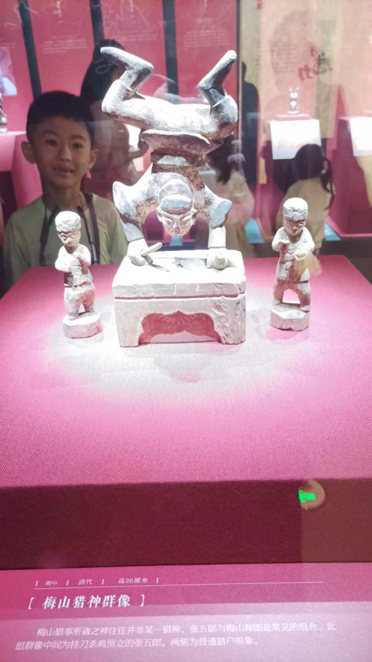 在湖南省博物院观马王堆汉墓陈列