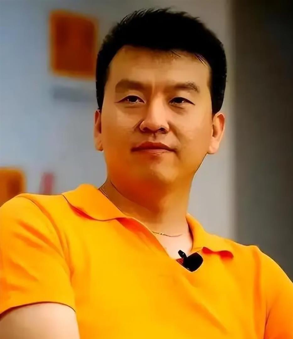 张泽群正式下岗，父母去世妻子背叛，十年没见儿子，晚年他想开了_腾讯新闻