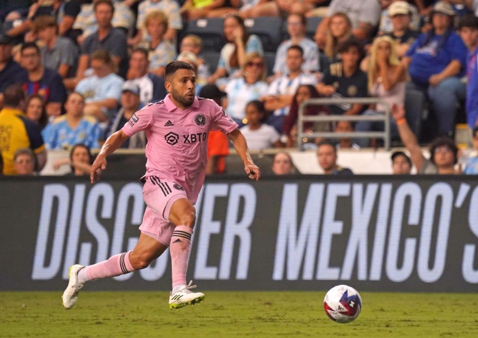 是役,迈阿密国际首发352阵型,罗伯特·泰勒,坎帕纳双前锋,中场阿尔巴