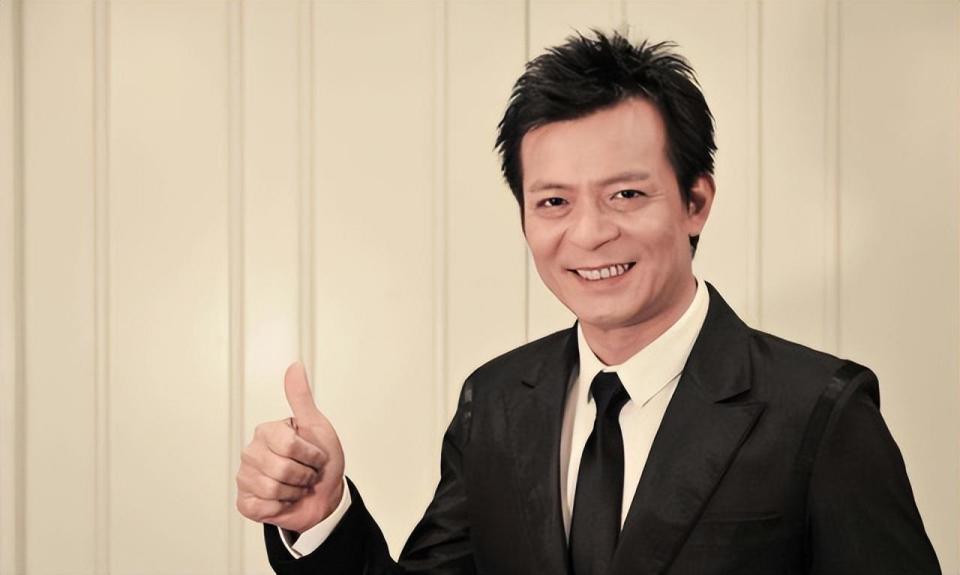 黄日华公开道歉了!承认踢人不对,未控制好情绪,接受所有批评