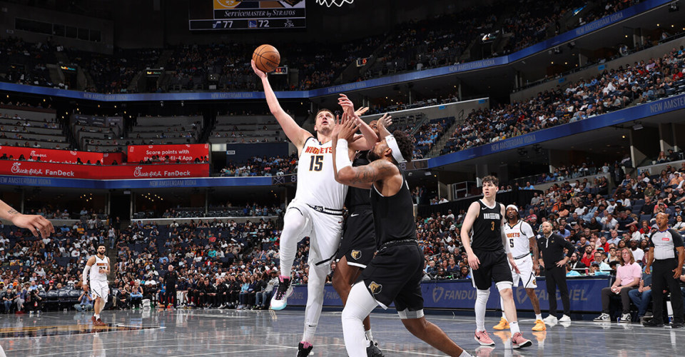 掘金全队八人得分上双大胜灰熊排名升至西部第二