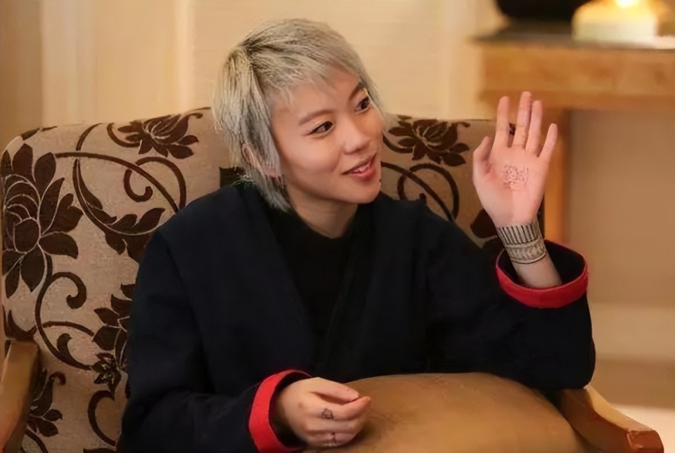 窦靖童深夜哭泣发文,一把扯下了王菲的遮羞布!_腾讯新闻