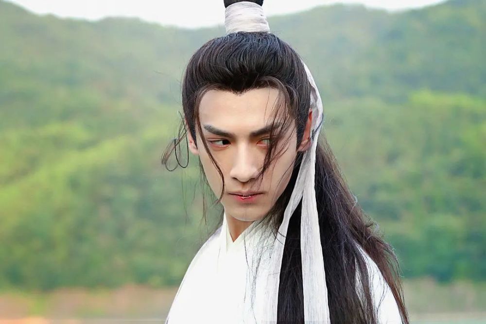 為何智利人要把大量衣服，扔進沙漠？有什么目的？高三英語必修三第五單元單詞2023已更新(新華網/騰訊)600751ST天海