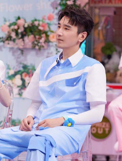 伴随女儿长大,夫妻俩没少被催生二胎,相比老公,高圆圆现在工作安排并