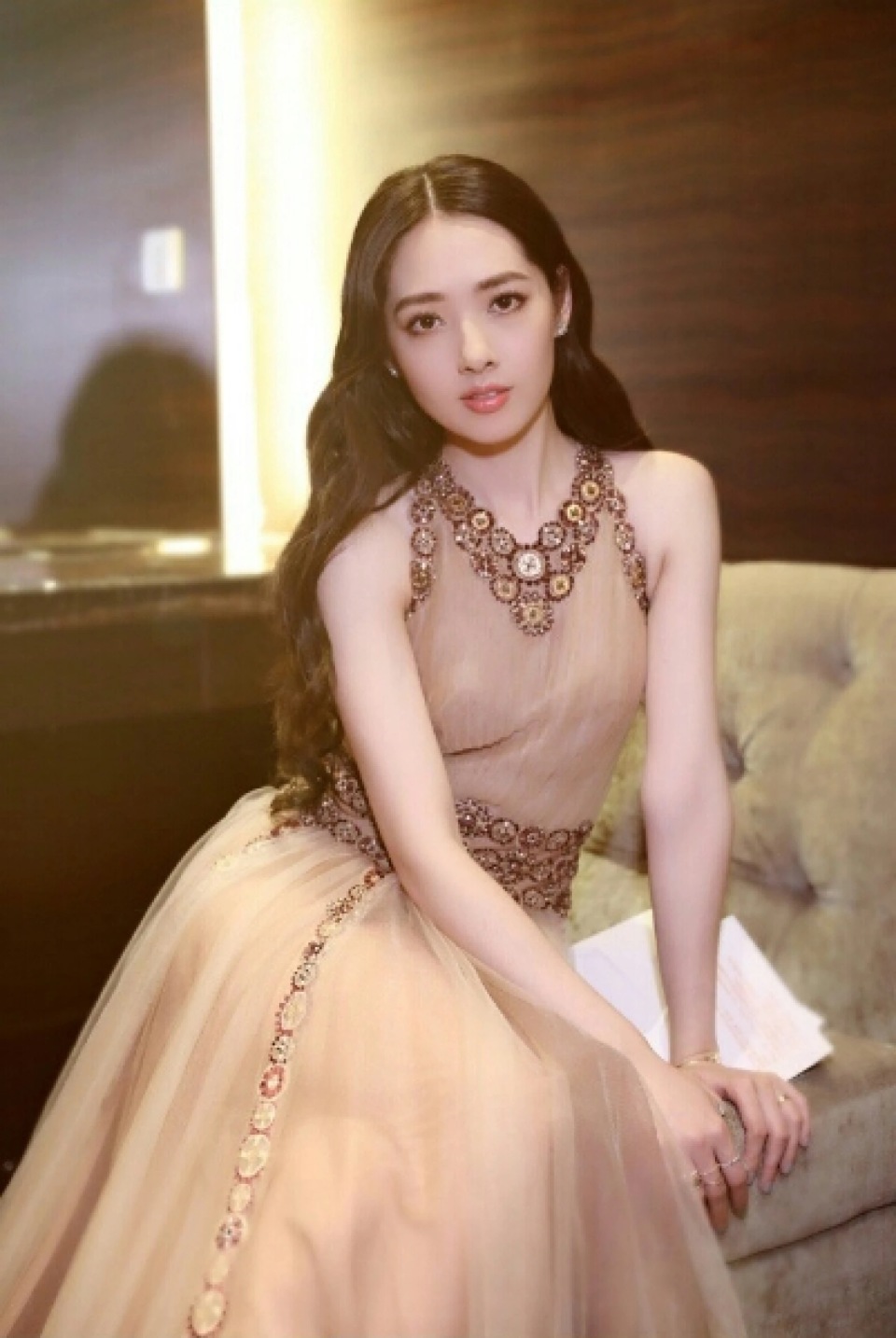 买路边摊,穿着接地气,生图曝光后,40岁的郭碧婷真给向家长脸!