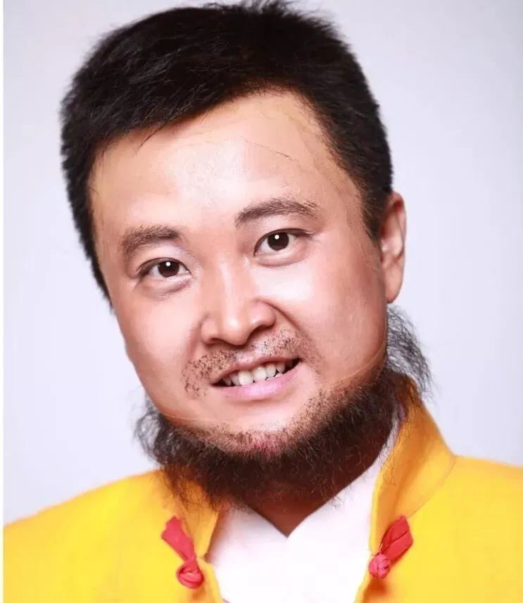 后来,她又反串了阿宝,王宝强,刘欢等明星,也模仿过梦露,李宇春,千颂伊