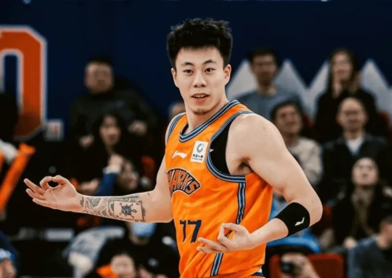 上海90-73青岛3喜1忧！张镇麟防守太关键，弗格实在不行换了吧！_腾讯新闻