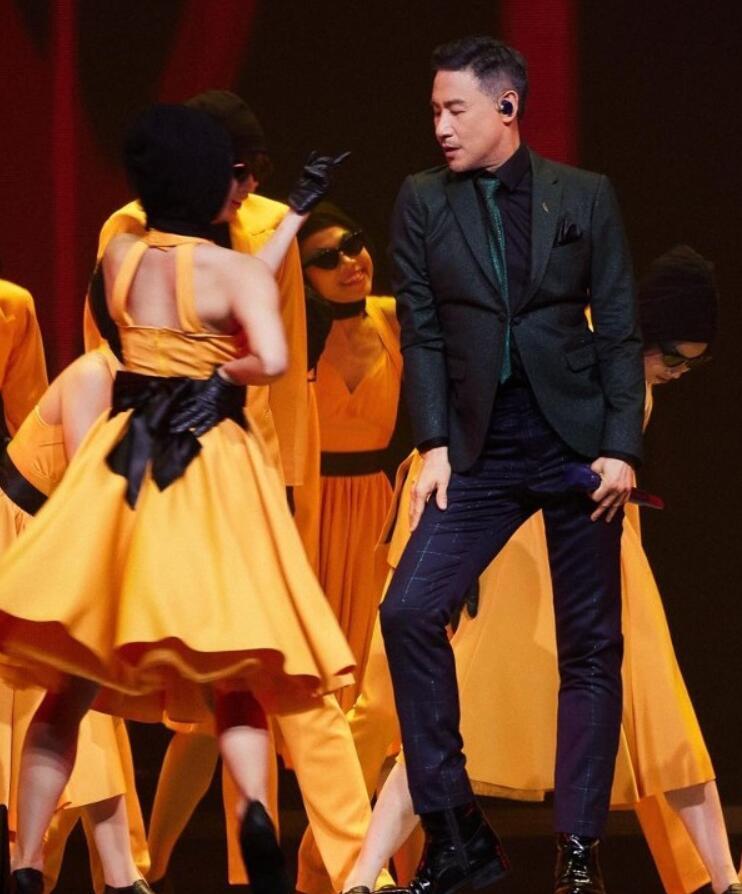 62岁张学友演唱会上眩晕滑倒,健康状态引担忧,本人亲回身体现状