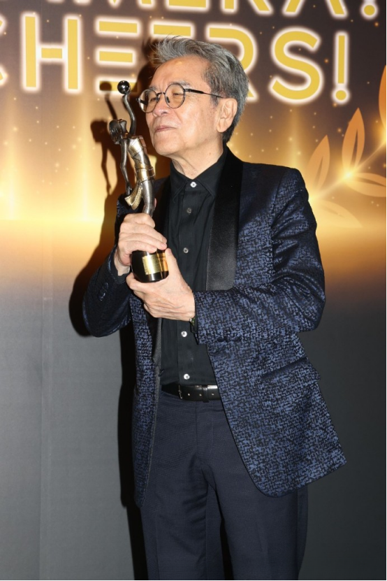 姜大卫父子同台受访,儿子坦言星二代压力,曾自曝被同学爆不雅照