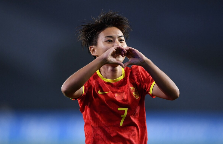 太残暴了王霜37分钟轰4球中国女足开场仅8分钟就杀死比赛
