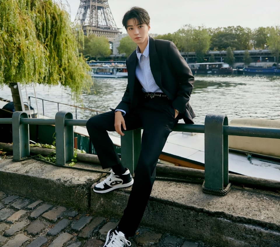 迪丽热巴米兰生图曝光!美神降临五官精致,和王俊凯同框太养眼!