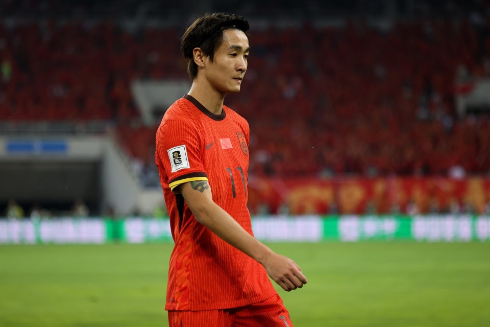 伊万遭炮轰!韦世豪被弃用引发众怒,媒体人:武磊大战必隐身