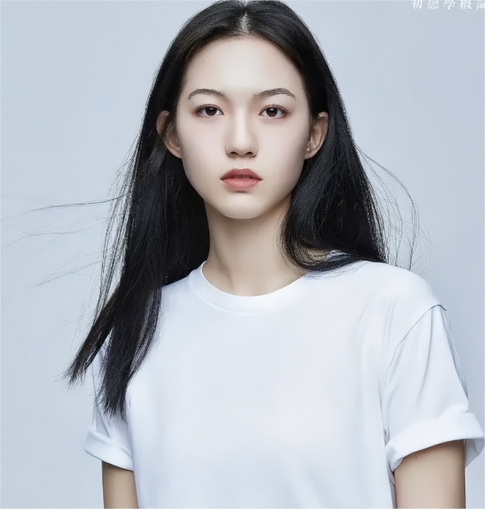 《花间令》的宝藏女孩,15岁考入北影,还是混血儿真是一点没看出