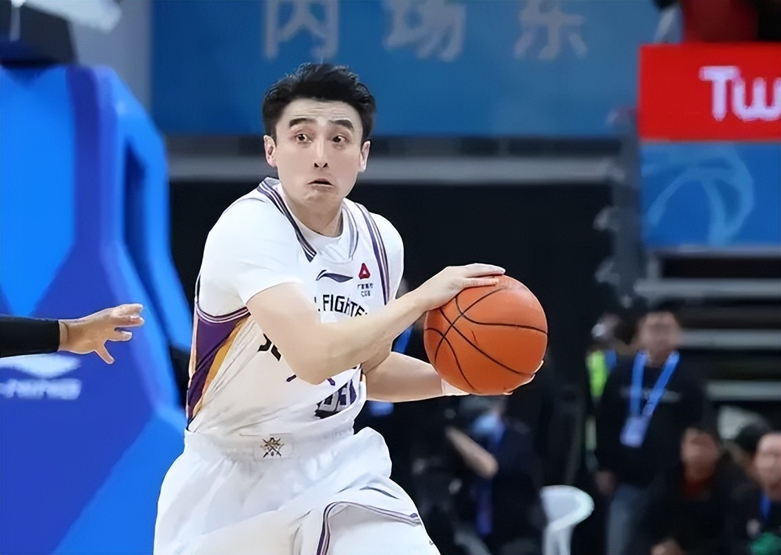 北控無緣四強發布會！張慶鵬不滿防守提小將發揮，羅漢琛回應融入 - 