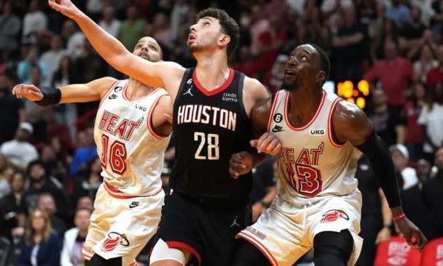 从替补中锋到火箭大当家申京主动感谢乌度卡球技一流情商更高