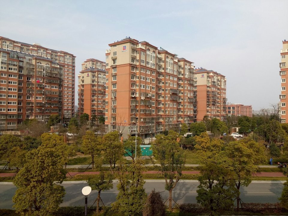 深圳8.9万套二手房压顶：业主亏百万庆幸跑得早，买家却还在等烟花响_腾讯新闻