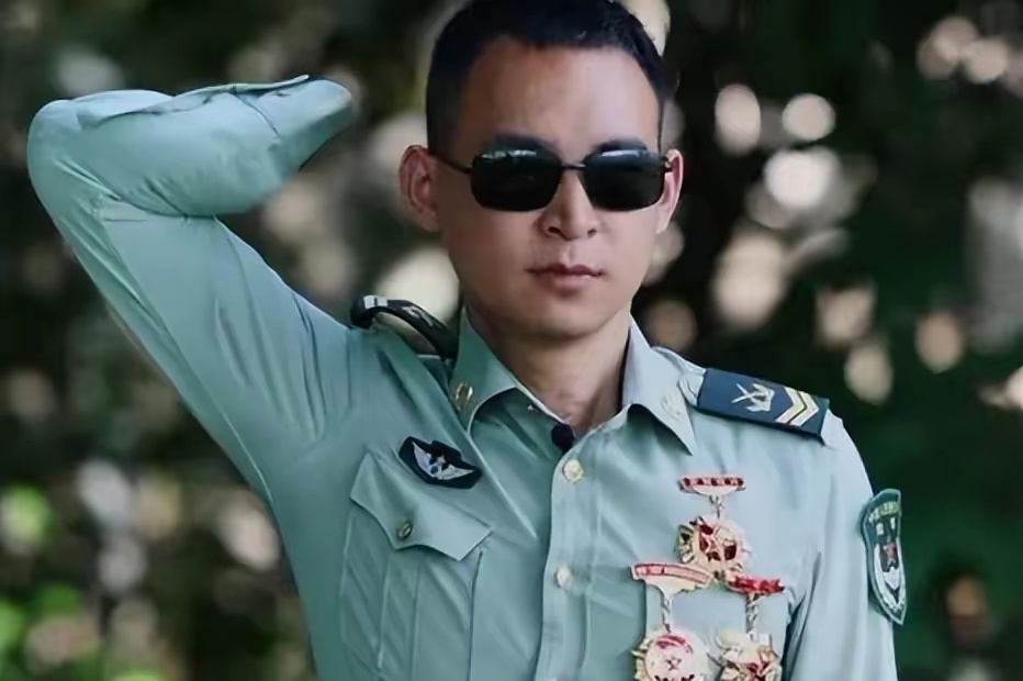 解放军"排雷英雄"杜富国!