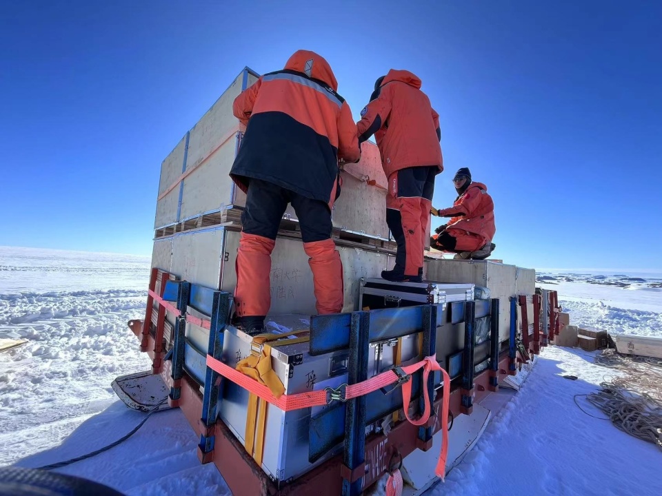 中国南极科考队抵达昆仑站
