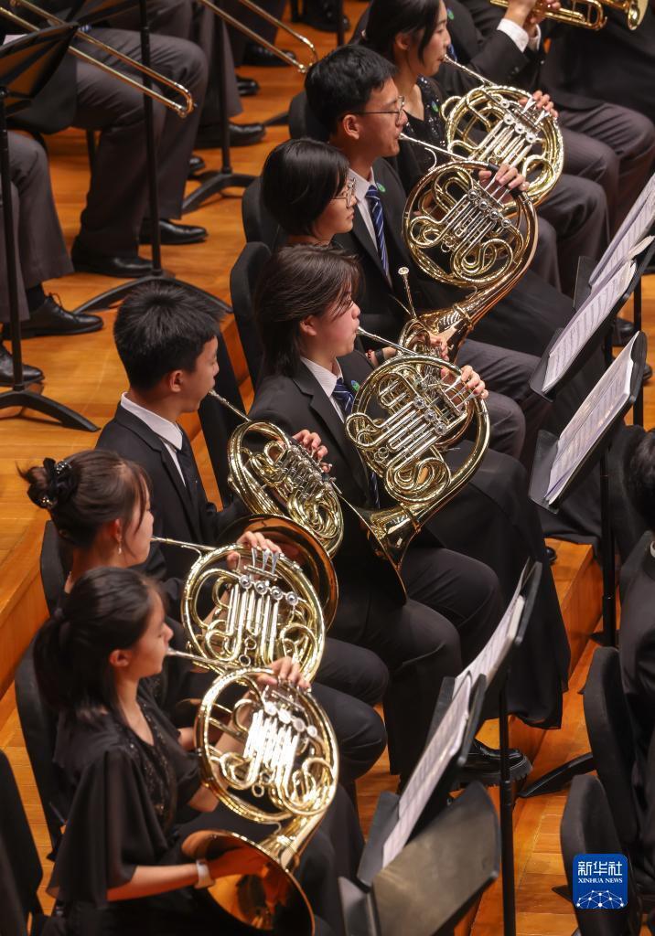 10月31日,北京市第八中学金帆交响乐团在国家大剧院音乐厅演出