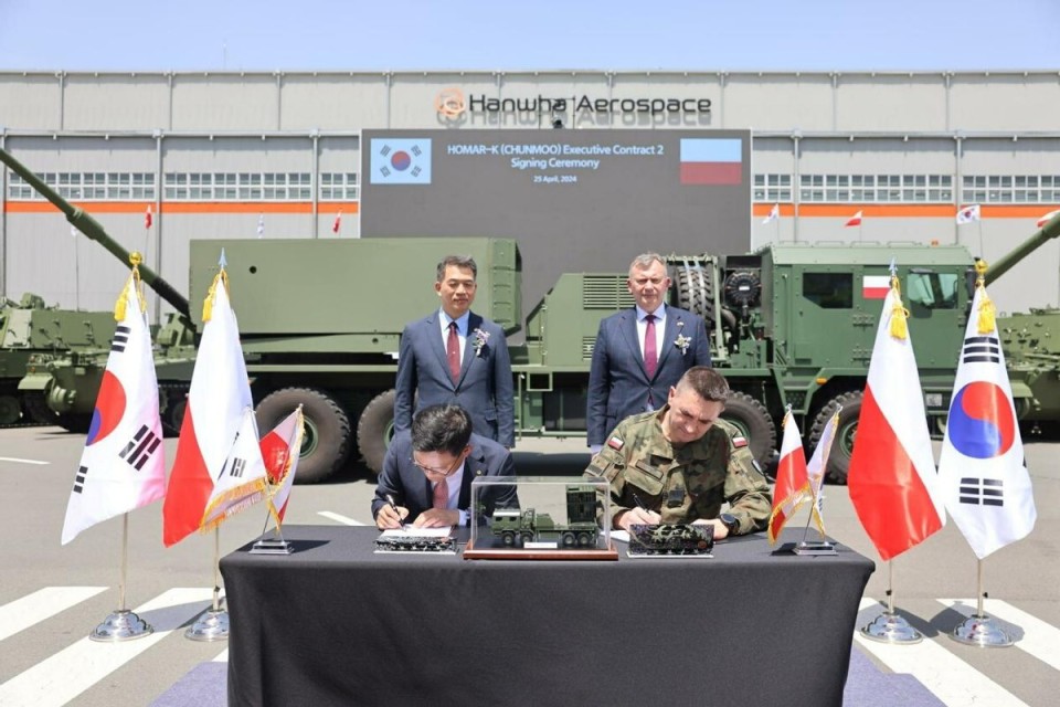韩国为波兰推出CTM-290战术弹道导弹 声称和美国ATACMS相媲美_腾讯新闻